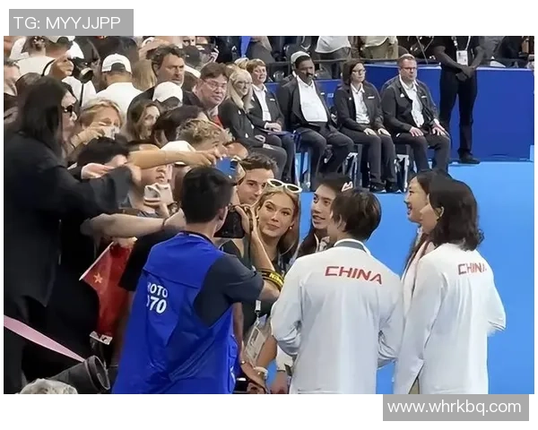 足球明星的反应与公众期待之间的微妙关系探讨